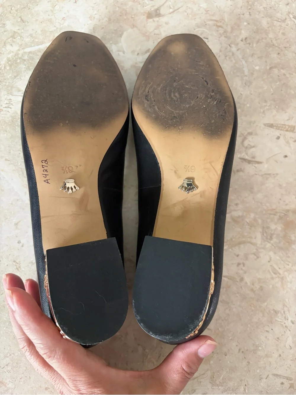 Nina Originals Pumps Women’s Size 6.5 Black Leather Gold Elephant Heel Ornate